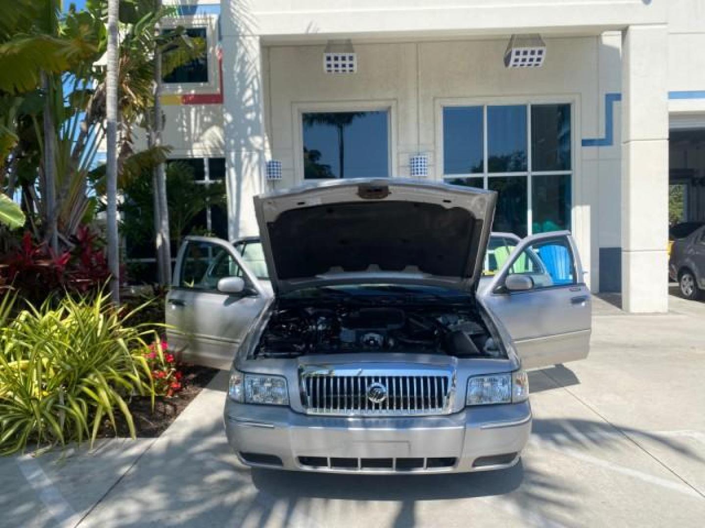 2009 Silver Birch Metallic /Light camel Mercury Grand Marquis LS LOW MILES 54,807 (2MEHM75V99X) with an 4.6L OHC SEFI FFV V8 Engine engine, Automatic transmission, located at 4701 North Dixie Hwy, Pompano Beach, FL, 33064, (954) 422-2889, 26.240938, -80.123474 - OUR WEBPAGE FLORIDACARS1.COM HAS OVER 100 PHOTOS AND FREE CARFAX LINK 2009 Mercury Grand Marquis LS Sedan 4 DR 4.6L V8 F SOHC 16V Flex Fuel 25 MPG Rear Wheel Drive Features ABS Brakes Air Conditioning Alloy Wheels AM/FM Stereo Automatic Transmission CD Audio Cruise Control Flex Fuel Vehicle Leather- Photo#16
