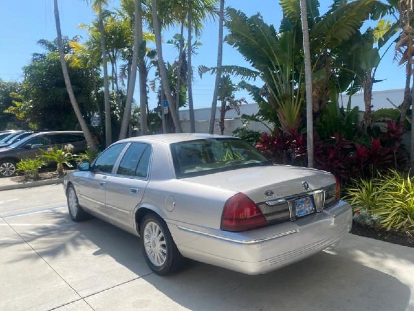 2009 Silver Birch Metallic /Light camel Mercury Grand Marquis LS LOW MILES 54,807 (2MEHM75V99X) with an 4.6L OHC SEFI FFV V8 Engine engine, Automatic transmission, located at 4701 North Dixie Hwy, Pompano Beach, FL, 33064, (954) 422-2889, 26.240938, -80.123474 - OUR WEBPAGE FLORIDACARS1.COM HAS OVER 100 PHOTOS AND FREE CARFAX LINK 2009 Mercury Grand Marquis LS Sedan 4 DR 4.6L V8 F SOHC 16V Flex Fuel 25 MPG Rear Wheel Drive Features ABS Brakes Air Conditioning Alloy Wheels AM/FM Stereo Automatic Transmission CD Audio Cruise Control Flex Fuel Vehicle Leather- Photo#30