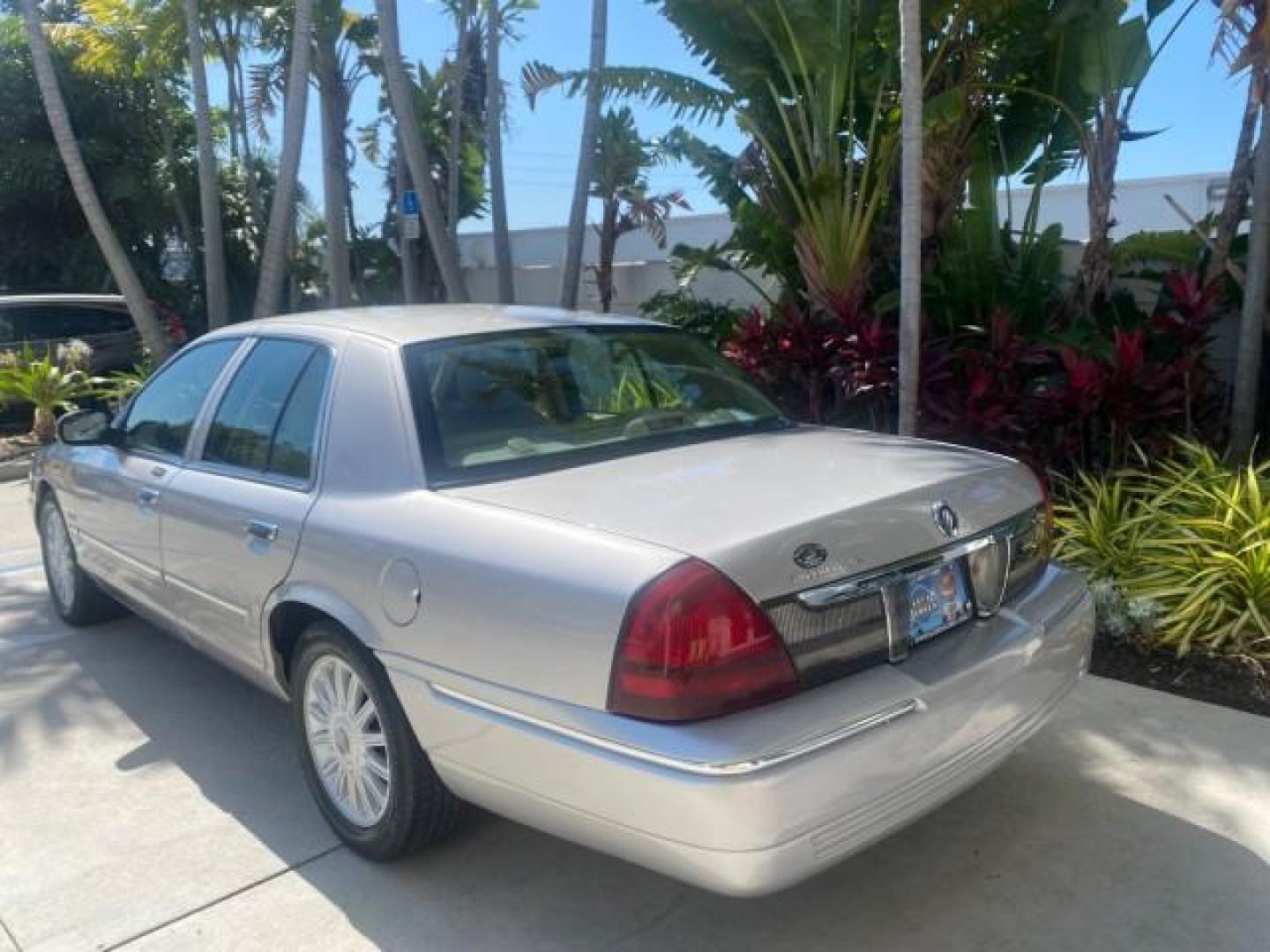 2009 Silver Birch Metallic /Light camel Mercury Grand Marquis LS LOW MILES 54,807 (2MEHM75V99X) with an 4.6L OHC SEFI FFV V8 Engine engine, Automatic transmission, located at 4701 North Dixie Hwy, Pompano Beach, FL, 33064, (954) 422-2889, 26.240938, -80.123474 - OUR WEBPAGE FLORIDACARS1.COM HAS OVER 100 PHOTOS AND FREE CARFAX LINK 2009 Mercury Grand Marquis LS Sedan 4 DR 4.6L V8 F SOHC 16V Flex Fuel 25 MPG Rear Wheel Drive Features ABS Brakes Air Conditioning Alloy Wheels AM/FM Stereo Automatic Transmission CD Audio Cruise Control Flex Fuel Vehicle Leather- Photo#31