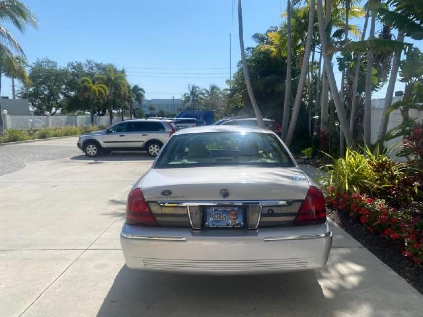 2009 Silver Birch Metallic /Light camel Mercury Grand Marquis LS LOW MILES 54,807 (2MEHM75V99X) with an 4.6L OHC SEFI FFV V8 Engine engine, Automatic transmission, located at 4701 North Dixie Hwy, Pompano Beach, FL, 33064, (954) 422-2889, 26.240938, -80.123474 - OUR WEBPAGE FLORIDACARS1.COM HAS OVER 100 PHOTOS AND FREE CARFAX LINK 2009 Mercury Grand Marquis LS Sedan 4 DR 4.6L V8 F SOHC 16V Flex Fuel 25 MPG Rear Wheel Drive Features ABS Brakes Air Conditioning Alloy Wheels AM/FM Stereo Automatic Transmission CD Audio Cruise Control Flex Fuel Vehicle Leather- Photo#32