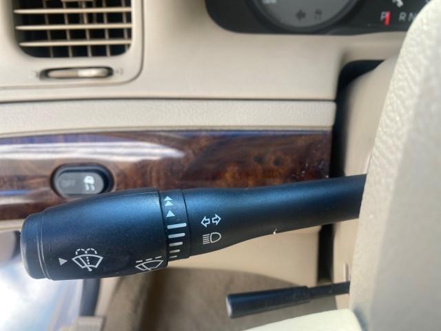 2009 Silver Birch Metallic /Light camel Mercury Grand Marquis LS LOW MILES 54,807 (2MEHM75V99X) with an 4.6L OHC SEFI FFV V8 Engine engine, Automatic transmission, located at 4701 North Dixie Hwy, Pompano Beach, FL, 33064, (954) 422-2889, 26.240938, -80.123474 - OUR WEBPAGE FLORIDACARS1.COM HAS OVER 100 PHOTOS AND FREE CARFAX LINK 2009 Mercury Grand Marquis LS Sedan 4 DR 4.6L V8 F SOHC 16V Flex Fuel 25 MPG Rear Wheel Drive Features ABS Brakes Air Conditioning Alloy Wheels AM/FM Stereo Automatic Transmission CD Audio Cruise Control Flex Fuel Vehicle Leather - Photo#51