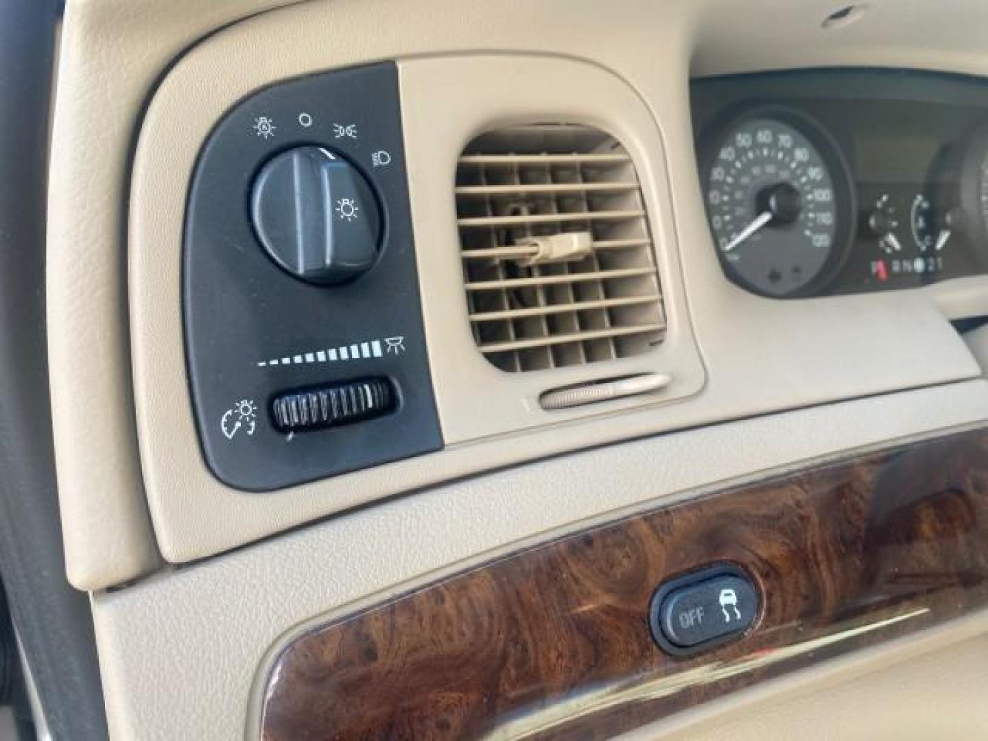 2009 Silver Birch Metallic /Light camel Mercury Grand Marquis LS LOW MILES 54,807 (2MEHM75V99X) with an 4.6L OHC SEFI FFV V8 Engine engine, Automatic transmission, located at 4701 North Dixie Hwy, Pompano Beach, FL, 33064, (954) 422-2889, 26.240938, -80.123474 - OUR WEBPAGE FLORIDACARS1.COM HAS OVER 100 PHOTOS AND FREE CARFAX LINK 2009 Mercury Grand Marquis LS Sedan 4 DR 4.6L V8 F SOHC 16V Flex Fuel 25 MPG Rear Wheel Drive Features ABS Brakes Air Conditioning Alloy Wheels AM/FM Stereo Automatic Transmission CD Audio Cruise Control Flex Fuel Vehicle Leather- Photo#52