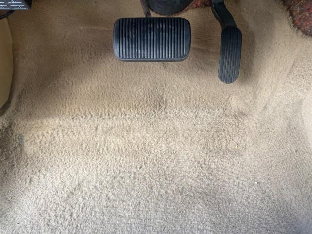 2009 Silver Birch Metallic /Light camel Mercury Grand Marquis LS LOW MILES 54,807 (2MEHM75V99X) with an 4.6L OHC SEFI FFV V8 Engine engine, Automatic transmission, located at 4701 North Dixie Hwy, Pompano Beach, FL, 33064, (954) 422-2889, 26.240938, -80.123474 - OUR WEBPAGE FLORIDACARS1.COM HAS OVER 100 PHOTOS AND FREE CARFAX LINK 2009 Mercury Grand Marquis LS Sedan 4 DR 4.6L V8 F SOHC 16V Flex Fuel 25 MPG Rear Wheel Drive Features ABS Brakes Air Conditioning Alloy Wheels AM/FM Stereo Automatic Transmission CD Audio Cruise Control Flex Fuel Vehicle Leather - Photo#53