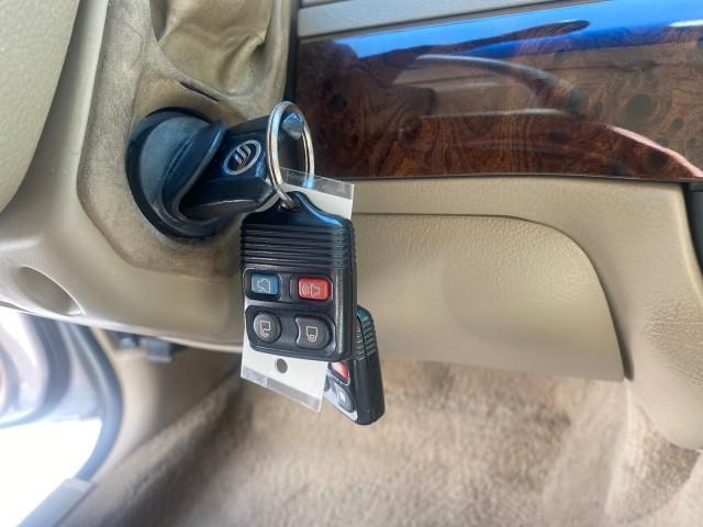 2009 Silver Birch Metallic /Light camel Mercury Grand Marquis LS LOW MILES 54,807 (2MEHM75V99X) with an 4.6L OHC SEFI FFV V8 Engine engine, Automatic transmission, located at 4701 North Dixie Hwy, Pompano Beach, FL, 33064, (954) 422-2889, 26.240938, -80.123474 - OUR WEBPAGE FLORIDACARS1.COM HAS OVER 100 PHOTOS AND FREE CARFAX LINK 2009 Mercury Grand Marquis LS Sedan 4 DR 4.6L V8 F SOHC 16V Flex Fuel 25 MPG Rear Wheel Drive Features ABS Brakes Air Conditioning Alloy Wheels AM/FM Stereo Automatic Transmission CD Audio Cruise Control Flex Fuel Vehicle Leather - Photo#54