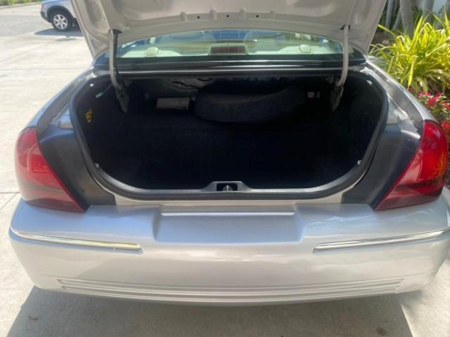 2009 Silver Birch Metallic /Light camel Mercury Grand Marquis LS LOW MILES 54,807 (2MEHM75V99X) with an 4.6L OHC SEFI FFV V8 Engine engine, Automatic transmission, located at 4701 North Dixie Hwy, Pompano Beach, FL, 33064, (954) 422-2889, 26.240938, -80.123474 - OUR WEBPAGE FLORIDACARS1.COM HAS OVER 100 PHOTOS AND FREE CARFAX LINK 2009 Mercury Grand Marquis LS Sedan 4 DR 4.6L V8 F SOHC 16V Flex Fuel 25 MPG Rear Wheel Drive Features ABS Brakes Air Conditioning Alloy Wheels AM/FM Stereo Automatic Transmission CD Audio Cruise Control Flex Fuel Vehicle Leather- Photo#84