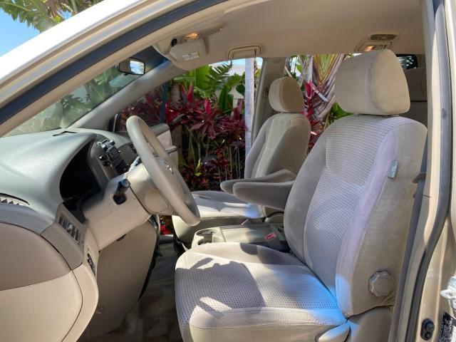2006 Desert Sand Mica /Taupe Toyota Sienna VAN LE LOW MILES 78,653 (5TDZA23C86S) with an 3.3L 24-Valve SEFI DOHC VVT-i V6 Engine engine, Automatic transmission, located at 4701 North Dixie Hwy, Pompano Beach, FL, 33064, (954) 422-2889, 26.240938, -80.123474 - OUR WEBPAGE FLORIDACARS1.COM HAS OVER 100 PHOTOS AND FREE CARFAX LINK 2006 Toyota Sienna LE 7 Passenger Van 3.3L V6 Gasoline 26 MPG Front Wheel Drive Features ABS Brakes Air Conditioning AM/FM Stereo Automatic Transmission CD Audio Cloth Seats Cruise Control Fold-Away Third Row Full Roof Rack Power - Photo#10
