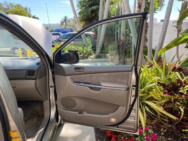 2006 Desert Sand Mica /Taupe Toyota Sienna VAN LE LOW MILES 78,653 (5TDZA23C86S) with an 3.3L 24-Valve SEFI DOHC VVT-i V6 Engine engine, Automatic transmission, located at 4701 North Dixie Hwy, Pompano Beach, FL, 33064, (954) 422-2889, 26.240938, -80.123474 - OUR WEBPAGE FLORIDACARS1.COM HAS OVER 100 PHOTOS AND FREE CARFAX LINK 2006 Toyota Sienna LE 7 Passenger Van 3.3L V6 Gasoline 26 MPG Front Wheel Drive Features ABS Brakes Air Conditioning AM/FM Stereo Automatic Transmission CD Audio Cloth Seats Cruise Control Fold-Away Third Row Full Roof Rack Power - Photo#11