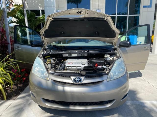 2006 Desert Sand Mica /Taupe Toyota Sienna VAN LE LOW MILES 78,653 (5TDZA23C86S) with an 3.3L 24-Valve SEFI DOHC VVT-i V6 Engine engine, Automatic transmission, located at 4701 North Dixie Hwy, Pompano Beach, FL, 33064, (954) 422-2889, 26.240938, -80.123474 - OUR WEBPAGE FLORIDACARS1.COM HAS OVER 100 PHOTOS AND FREE CARFAX LINK 2006 Toyota Sienna LE 7 Passenger Van 3.3L V6 Gasoline 26 MPG Front Wheel Drive Features ABS Brakes Air Conditioning AM/FM Stereo Automatic Transmission CD Audio Cloth Seats Cruise Control Fold-Away Third Row Full Roof Rack Power - Photo#17