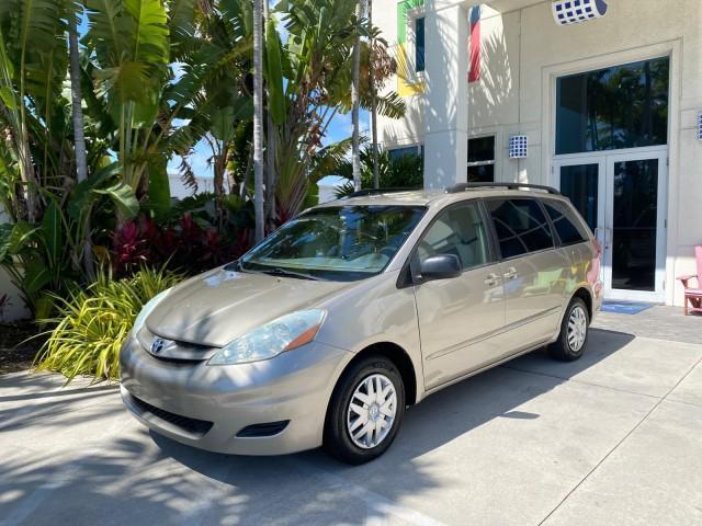 2006 Desert Sand Mica /Taupe Toyota Sienna VAN LE LOW MILES 78,653 (5TDZA23C86S) with an 3.3L 24-Valve SEFI DOHC VVT-i V6 Engine engine, Automatic transmission, located at 4701 North Dixie Hwy, Pompano Beach, FL, 33064, (954) 422-2889, 26.240938, -80.123474 - OUR WEBPAGE FLORIDACARS1.COM HAS OVER 100 PHOTOS AND FREE CARFAX LINK 2006 Toyota Sienna LE 7 Passenger Van 3.3L V6 Gasoline 26 MPG Front Wheel Drive Features ABS Brakes Air Conditioning AM/FM Stereo Automatic Transmission CD Audio Cloth Seats Cruise Control Fold-Away Third Row Full Roof Rack Power - Photo#28