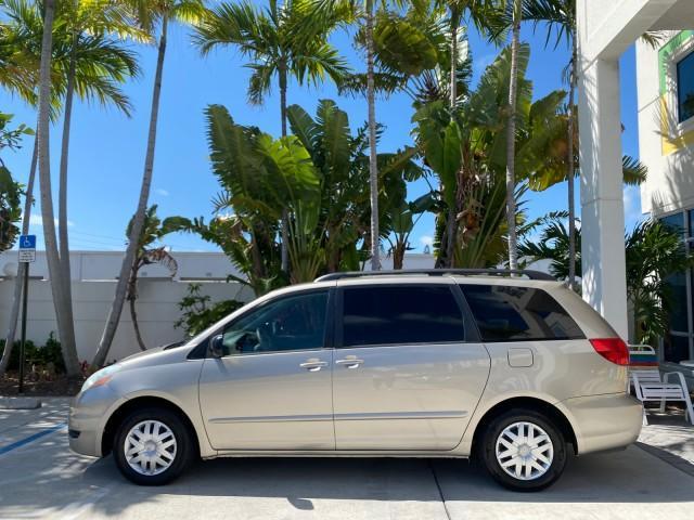 2006 Desert Sand Mica /Taupe Toyota Sienna VAN LE LOW MILES 78,653 (5TDZA23C86S) with an 3.3L 24-Valve SEFI DOHC VVT-i V6 Engine engine, Automatic transmission, located at 4701 North Dixie Hwy, Pompano Beach, FL, 33064, (954) 422-2889, 26.240938, -80.123474 - OUR WEBPAGE FLORIDACARS1.COM HAS OVER 100 PHOTOS AND FREE CARFAX LINK 2006 Toyota Sienna LE 7 Passenger Van 3.3L V6 Gasoline 26 MPG Front Wheel Drive Features ABS Brakes Air Conditioning AM/FM Stereo Automatic Transmission CD Audio Cloth Seats Cruise Control Fold-Away Third Row Full Roof Rack Power - Photo#30
