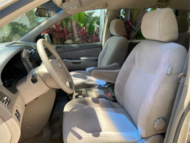 2006 Desert Sand Mica /Taupe Toyota Sienna VAN LE LOW MILES 78,653 (5TDZA23C86S) with an 3.3L 24-Valve SEFI DOHC VVT-i V6 Engine engine, Automatic transmission, located at 4701 North Dixie Hwy, Pompano Beach, FL, 33064, (954) 422-2889, 26.240938, -80.123474 - OUR WEBPAGE FLORIDACARS1.COM HAS OVER 100 PHOTOS AND FREE CARFAX LINK 2006 Toyota Sienna LE 7 Passenger Van 3.3L V6 Gasoline 26 MPG Front Wheel Drive Features ABS Brakes Air Conditioning AM/FM Stereo Automatic Transmission CD Audio Cloth Seats Cruise Control Fold-Away Third Row Full Roof Rack Power - Photo#42