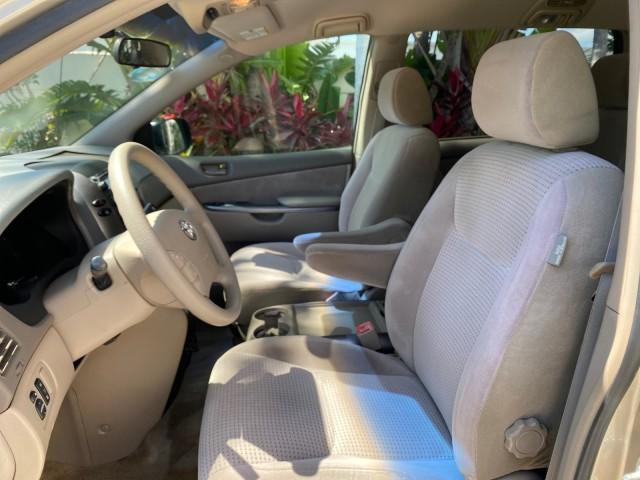 2006 Desert Sand Mica /Taupe Toyota Sienna VAN LE LOW MILES 78,653 (5TDZA23C86S) with an 3.3L 24-Valve SEFI DOHC VVT-i V6 Engine engine, Automatic transmission, located at 4701 North Dixie Hwy, Pompano Beach, FL, 33064, (954) 422-2889, 26.240938, -80.123474 - OUR WEBPAGE FLORIDACARS1.COM HAS OVER 100 PHOTOS AND FREE CARFAX LINK 2006 Toyota Sienna LE 7 Passenger Van 3.3L V6 Gasoline 26 MPG Front Wheel Drive Features ABS Brakes Air Conditioning AM/FM Stereo Automatic Transmission CD Audio Cloth Seats Cruise Control Fold-Away Third Row Full Roof Rack Power - Photo#43