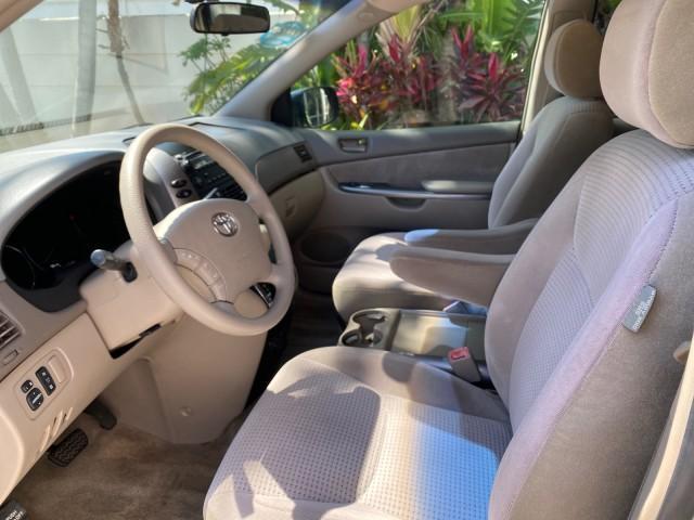 2006 Desert Sand Mica /Taupe Toyota Sienna VAN LE LOW MILES 78,653 (5TDZA23C86S) with an 3.3L 24-Valve SEFI DOHC VVT-i V6 Engine engine, Automatic transmission, located at 4701 North Dixie Hwy, Pompano Beach, FL, 33064, (954) 422-2889, 26.240938, -80.123474 - OUR WEBPAGE FLORIDACARS1.COM HAS OVER 100 PHOTOS AND FREE CARFAX LINK 2006 Toyota Sienna LE 7 Passenger Van 3.3L V6 Gasoline 26 MPG Front Wheel Drive Features ABS Brakes Air Conditioning AM/FM Stereo Automatic Transmission CD Audio Cloth Seats Cruise Control Fold-Away Third Row Full Roof Rack Power - Photo#44