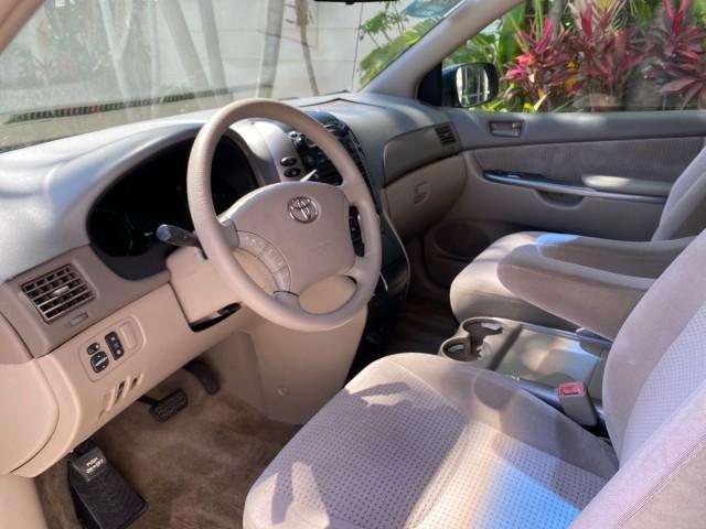 2006 Desert Sand Mica /Taupe Toyota Sienna VAN LE LOW MILES 78,653 (5TDZA23C86S) with an 3.3L 24-Valve SEFI DOHC VVT-i V6 Engine engine, Automatic transmission, located at 4701 North Dixie Hwy, Pompano Beach, FL, 33064, (954) 422-2889, 26.240938, -80.123474 - OUR WEBPAGE FLORIDACARS1.COM HAS OVER 100 PHOTOS AND FREE CARFAX LINK 2006 Toyota Sienna LE 7 Passenger Van 3.3L V6 Gasoline 26 MPG Front Wheel Drive Features ABS Brakes Air Conditioning AM/FM Stereo Automatic Transmission CD Audio Cloth Seats Cruise Control Fold-Away Third Row Full Roof Rack Power - Photo#45
