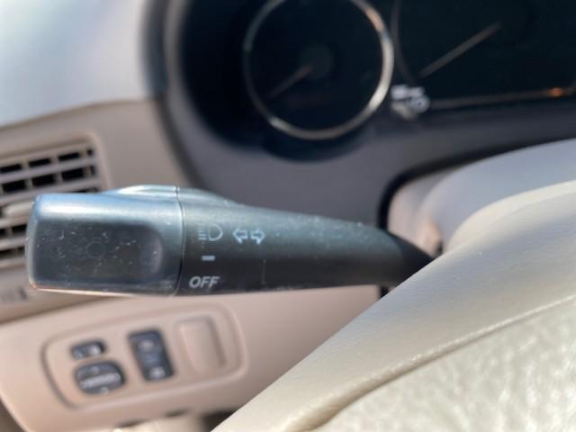 2006 Desert Sand Mica /Taupe Toyota Sienna VAN LE LOW MILES 78,653 (5TDZA23C86S) with an 3.3L 24-Valve SEFI DOHC VVT-i V6 Engine engine, Automatic transmission, located at 4701 North Dixie Hwy, Pompano Beach, FL, 33064, (954) 422-2889, 26.240938, -80.123474 - OUR WEBPAGE FLORIDACARS1.COM HAS OVER 100 PHOTOS AND FREE CARFAX LINK 2006 Toyota Sienna LE 7 Passenger Van 3.3L V6 Gasoline 26 MPG Front Wheel Drive Features ABS Brakes Air Conditioning AM/FM Stereo Automatic Transmission CD Audio Cloth Seats Cruise Control Fold-Away Third Row Full Roof Rack Power - Photo#52