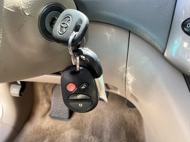 2006 Desert Sand Mica /Taupe Toyota Sienna VAN LE LOW MILES 78,653 (5TDZA23C86S) with an 3.3L 24-Valve SEFI DOHC VVT-i V6 Engine engine, Automatic transmission, located at 4701 North Dixie Hwy, Pompano Beach, FL, 33064, (954) 422-2889, 26.240938, -80.123474 - OUR WEBPAGE FLORIDACARS1.COM HAS OVER 100 PHOTOS AND FREE CARFAX LINK 2006 Toyota Sienna LE 7 Passenger Van 3.3L V6 Gasoline 26 MPG Front Wheel Drive Features ABS Brakes Air Conditioning AM/FM Stereo Automatic Transmission CD Audio Cloth Seats Cruise Control Fold-Away Third Row Full Roof Rack Power - Photo#55