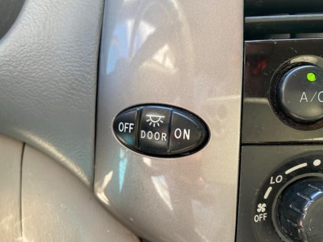 2006 Desert Sand Mica /Taupe Toyota Sienna VAN LE LOW MILES 78,653 (5TDZA23C86S) with an 3.3L 24-Valve SEFI DOHC VVT-i V6 Engine engine, Automatic transmission, located at 4701 North Dixie Hwy, Pompano Beach, FL, 33064, (954) 422-2889, 26.240938, -80.123474 - OUR WEBPAGE FLORIDACARS1.COM HAS OVER 100 PHOTOS AND FREE CARFAX LINK 2006 Toyota Sienna LE 7 Passenger Van 3.3L V6 Gasoline 26 MPG Front Wheel Drive Features ABS Brakes Air Conditioning AM/FM Stereo Automatic Transmission CD Audio Cloth Seats Cruise Control Fold-Away Third Row Full Roof Rack Power - Photo#63