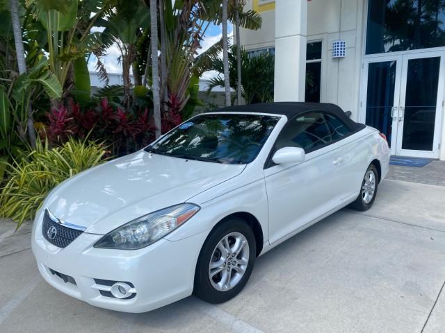2008 Blizzard White Pearl /Dark Gray Toyota Camry Solara SE CONVERTIBLE LOW MILES 74,665 (4T1FA38PX8U) with an 3.3L DOHC SMPI VVT-i 24-Valve V6 Engine engine, Automatic transmission, located at 4701 North Dixie Hwy, Pompano Beach, FL, 33064, (954) 422-2889, 26.240938, -80.123474 - OUR WEBPAGE FLORIDACARS1.COM HAS OVER 100 PHOTOS AND FREE CARFAX LINK 2008 Toyota Camry Solara SE V6 Convertible 3.3L V6 F DOHC 24V Gasoline 29 MPG Front Wheel Drive Features ABS Brakes Air Conditioning Alloy Wheels AM/FM Stereo Automatic Transmission Auxiliary Audio Input CD Audio Cruise Control Le - Photo#32