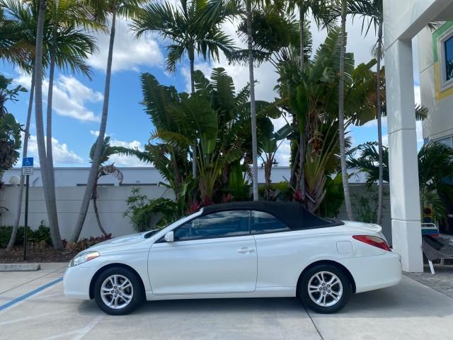 2008 Blizzard White Pearl /Dark Gray Toyota Camry Solara SE CONVERTIBLE LOW MILES 74,665 (4T1FA38PX8U) with an 3.3L DOHC SMPI VVT-i 24-Valve V6 Engine engine, Automatic transmission, located at 4701 North Dixie Hwy, Pompano Beach, FL, 33064, (954) 422-2889, 26.240938, -80.123474 - OUR WEBPAGE FLORIDACARS1.COM HAS OVER 100 PHOTOS AND FREE CARFAX LINK 2008 Toyota Camry Solara SE V6 Convertible 3.3L V6 F DOHC 24V Gasoline 29 MPG Front Wheel Drive Features ABS Brakes Air Conditioning Alloy Wheels AM/FM Stereo Automatic Transmission Auxiliary Audio Input CD Audio Cruise Control Le - Photo#34