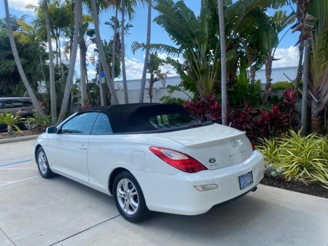 2008 Blizzard White Pearl /Dark Gray Toyota Camry Solara SE CONVERTIBLE LOW MILES 74,665 (4T1FA38PX8U) with an 3.3L DOHC SMPI VVT-i 24-Valve V6 Engine engine, Automatic transmission, located at 4701 North Dixie Hwy, Pompano Beach, FL, 33064, (954) 422-2889, 26.240938, -80.123474 - OUR WEBPAGE FLORIDACARS1.COM HAS OVER 100 PHOTOS AND FREE CARFAX LINK 2008 Toyota Camry Solara SE V6 Convertible 3.3L V6 F DOHC 24V Gasoline 29 MPG Front Wheel Drive Features ABS Brakes Air Conditioning Alloy Wheels AM/FM Stereo Automatic Transmission Auxiliary Audio Input CD Audio Cruise Control Le - Photo#38