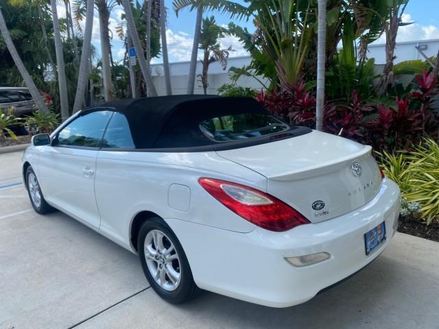 2008 Blizzard White Pearl /Dark Gray Toyota Camry Solara SE CONVERTIBLE LOW MILES 74,665 (4T1FA38PX8U) with an 3.3L DOHC SMPI VVT-i 24-Valve V6 Engine engine, Automatic transmission, located at 4701 North Dixie Hwy, Pompano Beach, FL, 33064, (954) 422-2889, 26.240938, -80.123474 - OUR WEBPAGE FLORIDACARS1.COM HAS OVER 100 PHOTOS AND FREE CARFAX LINK 2008 Toyota Camry Solara SE V6 Convertible 3.3L V6 F DOHC 24V Gasoline 29 MPG Front Wheel Drive Features ABS Brakes Air Conditioning Alloy Wheels AM/FM Stereo Automatic Transmission Auxiliary Audio Input CD Audio Cruise Control Le - Photo#40