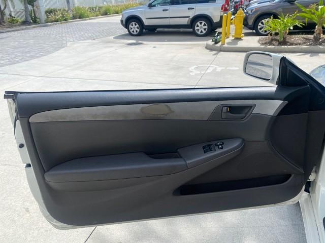 2008 Blizzard White Pearl /Dark Gray Toyota Camry Solara SE CONVERTIBLE LOW MILES 74,665 (4T1FA38PX8U) with an 3.3L DOHC SMPI VVT-i 24-Valve V6 Engine engine, Automatic transmission, located at 4701 North Dixie Hwy, Pompano Beach, FL, 33064, (954) 422-2889, 26.240938, -80.123474 - OUR WEBPAGE FLORIDACARS1.COM HAS OVER 100 PHOTOS AND FREE CARFAX LINK 2008 Toyota Camry Solara SE V6 Convertible 3.3L V6 F DOHC 24V Gasoline 29 MPG Front Wheel Drive Features ABS Brakes Air Conditioning Alloy Wheels AM/FM Stereo Automatic Transmission Auxiliary Audio Input CD Audio Cruise Control Le - Photo#64