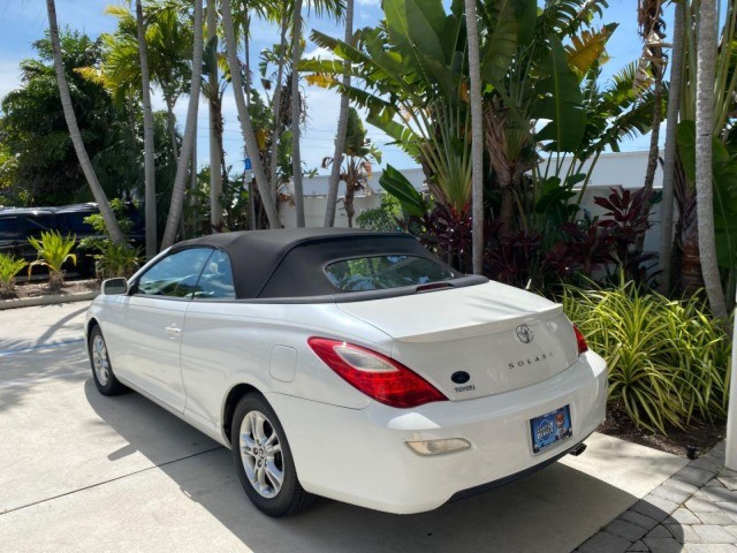 2008 Blizzard White Pearl /Dark Gray Toyota Camry Solara SE CONVERTIBLE LOW MILES 74,665 (4T1FA38PX8U) with an 3.3L DOHC SMPI VVT-i 24-Valve V6 Engine engine, Automatic transmission, located at 4701 North Dixie Hwy, Pompano Beach, FL, 33064, (954) 422-2889, 26.240938, -80.123474 - OUR WEBPAGE FLORIDACARS1.COM HAS OVER 100 PHOTOS AND FREE CARFAX LINK 2008 Toyota Camry Solara SE V6 Convertible 3.3L V6 F DOHC 24V Gasoline 29 MPG Front Wheel Drive Features ABS Brakes Air Conditioning Alloy Wheels AM/FM Stereo Automatic Transmission Auxiliary Audio Input CD Audio Cruise Control Le- Photo#38