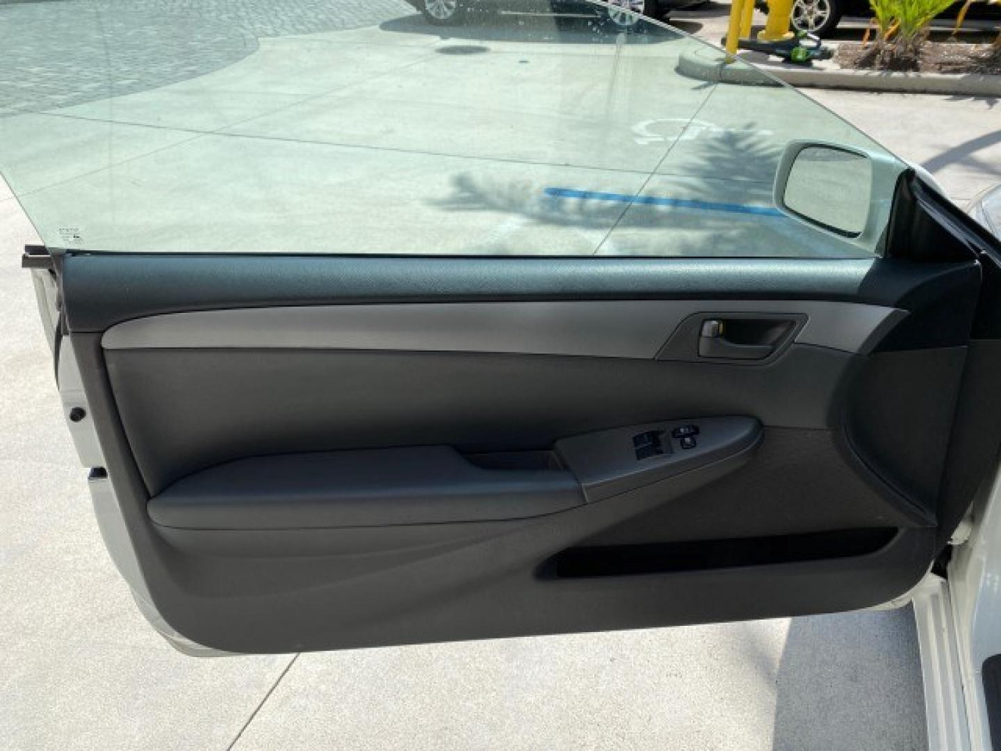 2008 Blizzard White Pearl /Dark Gray Toyota Camry Solara SE CONVERTIBLE LOW MILES 74,665 (4T1FA38PX8U) with an 3.3L DOHC SMPI VVT-i 24-Valve V6 Engine engine, Automatic transmission, located at 4701 North Dixie Hwy, Pompano Beach, FL, 33064, (954) 422-2889, 26.240938, -80.123474 - OUR WEBPAGE FLORIDACARS1.COM HAS OVER 100 PHOTOS AND FREE CARFAX LINK 2008 Toyota Camry Solara SE V6 Convertible 3.3L V6 F DOHC 24V Gasoline 29 MPG Front Wheel Drive Features ABS Brakes Air Conditioning Alloy Wheels AM/FM Stereo Automatic Transmission Auxiliary Audio Input CD Audio Cruise Control Le- Photo#72