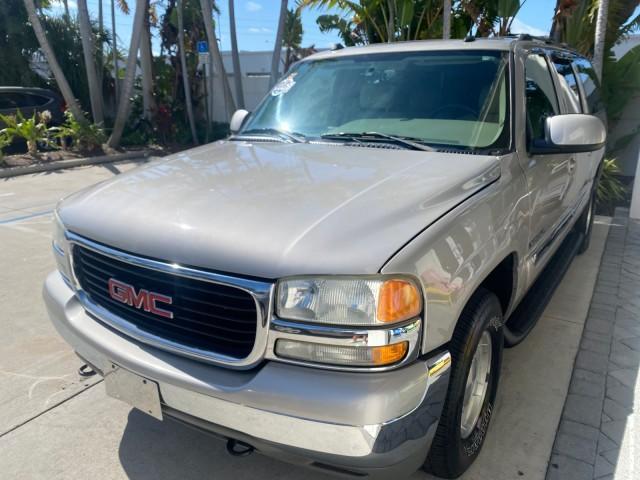 2004 Sandalwood Metallic /Neutral/Shale GMC Yukon XL SLE 1 OWNER LEATHER SUNROOF (1GKEC16Z44J) with an 5.3L Vortec 5300 V8 SFI Flex-Fuel Engine engine, Automatic transmission, located at 4701 North Dixie Hwy, Pompano Beach, FL, 33064, (954) 422-2889, 26.240938, -80.123474 - OUR WEBPAGE FLORIDACARS1.COM HAS OVER 100 PHOTOS AND FREE CARFAX LINK 2004 GMC Yukon XL 1500 SLT 1 OWNER 4 Door Wagon/Sport Utility 5.3L V8 F Flex Fuel 18 MPG Rear Wheel Drive Features ABS Brakes Air Conditioning Alloy Wheels AM/FM Stereo Automatic Transmission Cassette Player CD Audio Cloth Seats C - Photo#3