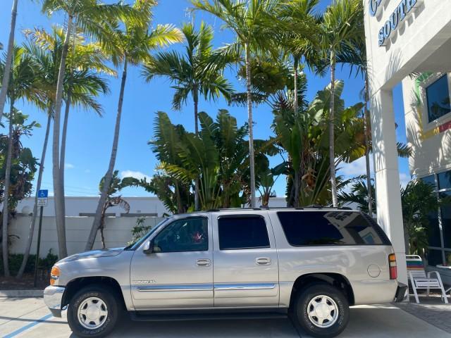 2004 Sandalwood Metallic /Neutral/Shale GMC Yukon XL SLE 1 OWNER LEATHER SUNROOF (1GKEC16Z44J) with an 5.3L Vortec 5300 V8 SFI Flex-Fuel Engine engine, Automatic transmission, located at 4701 North Dixie Hwy, Pompano Beach, FL, 33064, (954) 422-2889, 26.240938, -80.123474 - OUR WEBPAGE FLORIDACARS1.COM HAS OVER 100 PHOTOS AND FREE CARFAX LINK 2004 GMC Yukon XL 1500 SLT 1 OWNER 4 Door Wagon/Sport Utility 5.3L V8 F Flex Fuel 18 MPG Rear Wheel Drive Features ABS Brakes Air Conditioning Alloy Wheels AM/FM Stereo Automatic Transmission Cassette Player CD Audio Cloth Seats C - Photo#4
