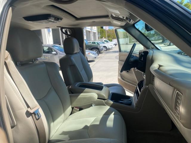 2004 Sandalwood Metallic /Neutral/Shale GMC Yukon XL SLE 1 OWNER LEATHER SUNROOF (1GKEC16Z44J) with an 5.3L Vortec 5300 V8 SFI Flex-Fuel Engine engine, Automatic transmission, located at 4701 North Dixie Hwy, Pompano Beach, FL, 33064, (954) 422-2889, 26.240938, -80.123474 - OUR WEBPAGE FLORIDACARS1.COM HAS OVER 100 PHOTOS AND FREE CARFAX LINK 2004 GMC Yukon XL 1500 SLT 1 OWNER 4 Door Wagon/Sport Utility 5.3L V8 F Flex Fuel 18 MPG Rear Wheel Drive Features ABS Brakes Air Conditioning Alloy Wheels AM/FM Stereo Automatic Transmission Cassette Player CD Audio Cloth Seats C - Photo#12