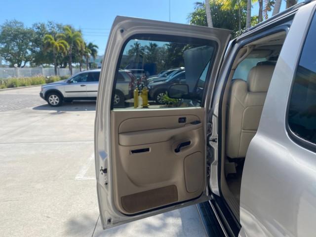 2004 Sandalwood Metallic /Neutral/Shale GMC Yukon XL SLE 1 OWNER LEATHER SUNROOF (1GKEC16Z44J) with an 5.3L Vortec 5300 V8 SFI Flex-Fuel Engine engine, Automatic transmission, located at 4701 North Dixie Hwy, Pompano Beach, FL, 33064, (954) 422-2889, 26.240938, -80.123474 - OUR WEBPAGE FLORIDACARS1.COM HAS OVER 100 PHOTOS AND FREE CARFAX LINK 2004 GMC Yukon XL 1500 SLT 1 OWNER 4 Door Wagon/Sport Utility 5.3L V8 F Flex Fuel 18 MPG Rear Wheel Drive Features ABS Brakes Air Conditioning Alloy Wheels AM/FM Stereo Automatic Transmission Cassette Player CD Audio Cloth Seats C - Photo#13