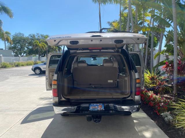 2004 Sandalwood Metallic /Neutral/Shale GMC Yukon XL SLE 1 OWNER LEATHER SUNROOF (1GKEC16Z44J) with an 5.3L Vortec 5300 V8 SFI Flex-Fuel Engine engine, Automatic transmission, located at 4701 North Dixie Hwy, Pompano Beach, FL, 33064, (954) 422-2889, 26.240938, -80.123474 - OUR WEBPAGE FLORIDACARS1.COM HAS OVER 100 PHOTOS AND FREE CARFAX LINK 2004 GMC Yukon XL 1500 SLT 1 OWNER 4 Door Wagon/Sport Utility 5.3L V8 F Flex Fuel 18 MPG Rear Wheel Drive Features ABS Brakes Air Conditioning Alloy Wheels AM/FM Stereo Automatic Transmission Cassette Player CD Audio Cloth Seats C - Photo#15