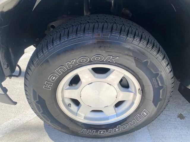 2004 Sandalwood Metallic /Neutral/Shale GMC Yukon XL SLE 1 OWNER LEATHER SUNROOF (1GKEC16Z44J) with an 5.3L Vortec 5300 V8 SFI Flex-Fuel Engine engine, Automatic transmission, located at 4701 North Dixie Hwy, Pompano Beach, FL, 33064, (954) 422-2889, 26.240938, -80.123474 - OUR WEBPAGE FLORIDACARS1.COM HAS OVER 100 PHOTOS AND FREE CARFAX LINK 2004 GMC Yukon XL 1500 SLT 1 OWNER 4 Door Wagon/Sport Utility 5.3L V8 F Flex Fuel 18 MPG Rear Wheel Drive Features ABS Brakes Air Conditioning Alloy Wheels AM/FM Stereo Automatic Transmission Cassette Player CD Audio Cloth Seats C - Photo#19