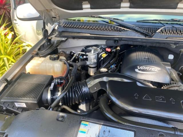 2004 Sandalwood Metallic /Neutral/Shale GMC Yukon XL SLE 1 OWNER LEATHER SUNROOF (1GKEC16Z44J) with an 5.3L Vortec 5300 V8 SFI Flex-Fuel Engine engine, Automatic transmission, located at 4701 North Dixie Hwy, Pompano Beach, FL, 33064, (954) 422-2889, 26.240938, -80.123474 - OUR WEBPAGE FLORIDACARS1.COM HAS OVER 100 PHOTOS AND FREE CARFAX LINK 2004 GMC Yukon XL 1500 SLT 1 OWNER 4 Door Wagon/Sport Utility 5.3L V8 F Flex Fuel 18 MPG Rear Wheel Drive Features ABS Brakes Air Conditioning Alloy Wheels AM/FM Stereo Automatic Transmission Cassette Player CD Audio Cloth Seats C - Photo#24