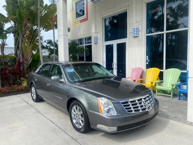 2008 Titanium ChromaFlair /Titanium Cadillac DTS LOW MILES 41,600 w/1SC (1G6KD57Y18U) with an Northstar 4.6L DOHC V8 Engine engine, Automatic transmission, located at 4701 North Dixie Hwy, Pompano Beach, FL, 33064, (954) 422-2889, 26.240938, -80.123474 - OUR WEBPAGE FLORIDACARS1.COM HAS OVER 100 PHOTOS AND FREE CARFAX LINK 2008 Cadillac DTS LOADED LEATHER NON SMOKER ORIGINAL PRICE $41,970 Sedan 4 DR 4.6L V8 F Gasoline 23 MPG Front Wheel Drive Features A/C Seat(s) ABS Brakes Air Conditioning Alloy Wheels AM/FM Stereo Automatic Transmission Blind Spot - Photo#1