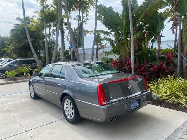2008 Titanium ChromaFlair /Titanium Cadillac DTS LOW MILES 41,600 w/1SC (1G6KD57Y18U) with an Northstar 4.6L DOHC V8 Engine engine, Automatic transmission, located at 4701 North Dixie Hwy, Pompano Beach, FL, 33064, (954) 422-2889, 26.240938, -80.123474 - OUR WEBPAGE FLORIDACARS1.COM HAS OVER 100 PHOTOS AND FREE CARFAX LINK 2008 Cadillac DTS LOADED LEATHER NON SMOKER ORIGINAL PRICE $41,970 Sedan 4 DR 4.6L V8 F Gasoline 23 MPG Front Wheel Drive Features A/C Seat(s) ABS Brakes Air Conditioning Alloy Wheels AM/FM Stereo Automatic Transmission Blind Spot - Photo#5