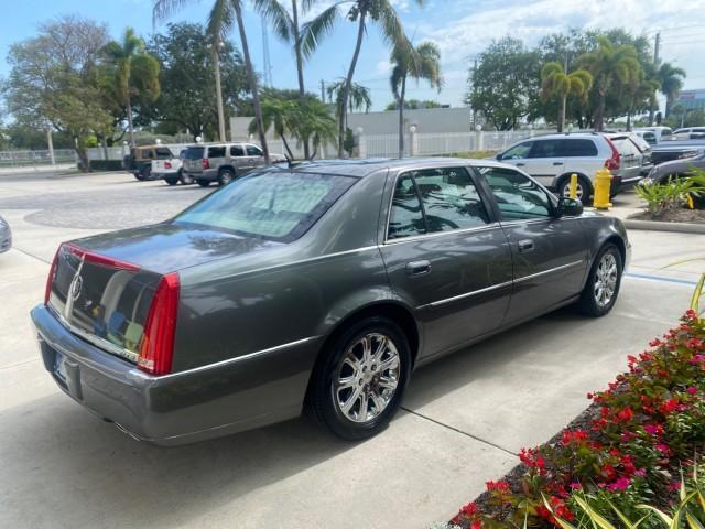 2008 Titanium ChromaFlair /Titanium Cadillac DTS LOW MILES 41,600 w/1SC (1G6KD57Y18U) with an Northstar 4.6L DOHC V8 Engine engine, Automatic transmission, located at 4701 North Dixie Hwy, Pompano Beach, FL, 33064, (954) 422-2889, 26.240938, -80.123474 - OUR WEBPAGE FLORIDACARS1.COM HAS OVER 100 PHOTOS AND FREE CARFAX LINK 2008 Cadillac DTS LOADED LEATHER NON SMOKER ORIGINAL PRICE $41,970 Sedan 4 DR 4.6L V8 F Gasoline 23 MPG Front Wheel Drive Features A/C Seat(s) ABS Brakes Air Conditioning Alloy Wheels AM/FM Stereo Automatic Transmission Blind Spot - Photo#7
