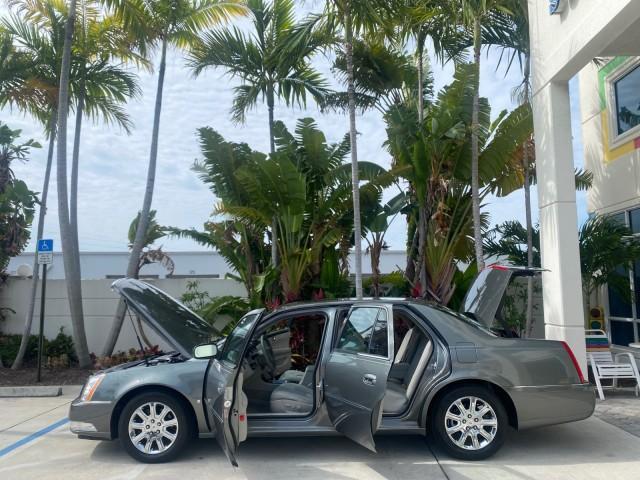 2008 Titanium ChromaFlair /Titanium Cadillac DTS LOW MILES 41,600 w/1SC (1G6KD57Y18U) with an Northstar 4.6L DOHC V8 Engine engine, Automatic transmission, located at 4701 North Dixie Hwy, Pompano Beach, FL, 33064, (954) 422-2889, 26.240938, -80.123474 - OUR WEBPAGE FLORIDACARS1.COM HAS OVER 100 PHOTOS AND FREE CARFAX LINK 2008 Cadillac DTS LOADED LEATHER NON SMOKER ORIGINAL PRICE $41,970 Sedan 4 DR 4.6L V8 F Gasoline 23 MPG Front Wheel Drive Features A/C Seat(s) ABS Brakes Air Conditioning Alloy Wheels AM/FM Stereo Automatic Transmission Blind Spot - Photo#8