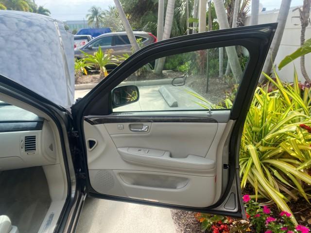 2008 Titanium ChromaFlair /Titanium Cadillac DTS LOW MILES 41,600 w/1SC (1G6KD57Y18U) with an Northstar 4.6L DOHC V8 Engine engine, Automatic transmission, located at 4701 North Dixie Hwy, Pompano Beach, FL, 33064, (954) 422-2889, 26.240938, -80.123474 - OUR WEBPAGE FLORIDACARS1.COM HAS OVER 100 PHOTOS AND FREE CARFAX LINK 2008 Cadillac DTS LOADED LEATHER NON SMOKER ORIGINAL PRICE $41,970 Sedan 4 DR 4.6L V8 F Gasoline 23 MPG Front Wheel Drive Features A/C Seat(s) ABS Brakes Air Conditioning Alloy Wheels AM/FM Stereo Automatic Transmission Blind Spot - Photo#11