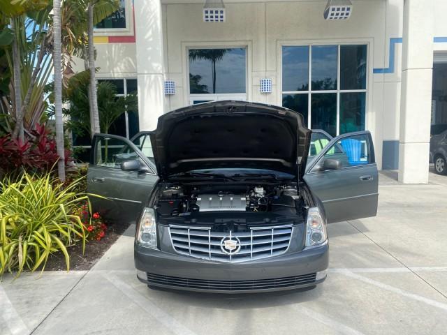 2008 Titanium ChromaFlair /Titanium Cadillac DTS LOW MILES 41,600 w/1SC (1G6KD57Y18U) with an Northstar 4.6L DOHC V8 Engine engine, Automatic transmission, located at 4701 North Dixie Hwy, Pompano Beach, FL, 33064, (954) 422-2889, 26.240938, -80.123474 - OUR WEBPAGE FLORIDACARS1.COM HAS OVER 100 PHOTOS AND FREE CARFAX LINK 2008 Cadillac DTS LOADED LEATHER NON SMOKER ORIGINAL PRICE $41,970 Sedan 4 DR 4.6L V8 F Gasoline 23 MPG Front Wheel Drive Features A/C Seat(s) ABS Brakes Air Conditioning Alloy Wheels AM/FM Stereo Automatic Transmission Blind Spot - Photo#16