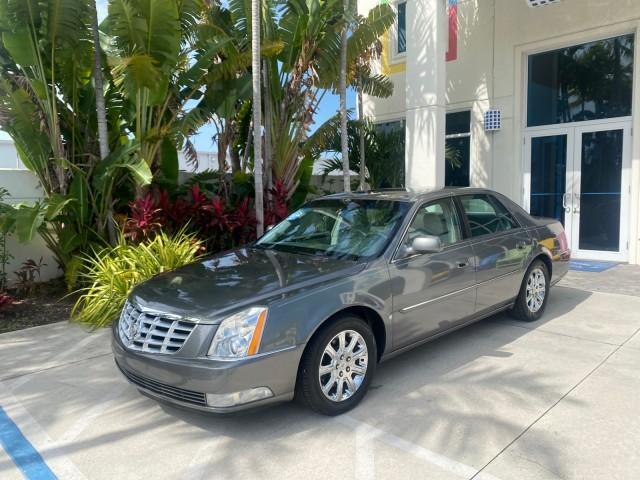 2008 Titanium ChromaFlair /Titanium Cadillac DTS LOW MILES 41,600 w/1SC (1G6KD57Y18U) with an Northstar 4.6L DOHC V8 Engine engine, Automatic transmission, located at 4701 North Dixie Hwy, Pompano Beach, FL, 33064, (954) 422-2889, 26.240938, -80.123474 - OUR WEBPAGE FLORIDACARS1.COM HAS OVER 100 PHOTOS AND FREE CARFAX LINK 2008 Cadillac DTS LOADED LEATHER NON SMOKER ORIGINAL PRICE $41,970 Sedan 4 DR 4.6L V8 F Gasoline 23 MPG Front Wheel Drive Features A/C Seat(s) ABS Brakes Air Conditioning Alloy Wheels AM/FM Stereo Automatic Transmission Blind Spot - Photo#28