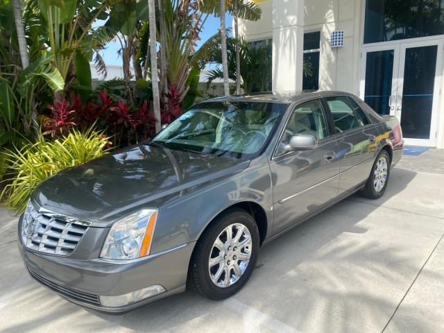 2008 Titanium ChromaFlair /Titanium Cadillac DTS LOW MILES 41,600 w/1SC (1G6KD57Y18U) with an Northstar 4.6L DOHC V8 Engine engine, Automatic transmission, located at 4701 North Dixie Hwy, Pompano Beach, FL, 33064, (954) 422-2889, 26.240938, -80.123474 - OUR WEBPAGE FLORIDACARS1.COM HAS OVER 100 PHOTOS AND FREE CARFAX LINK 2008 Cadillac DTS LOADED LEATHER NON SMOKER ORIGINAL PRICE $41,970 Sedan 4 DR 4.6L V8 F Gasoline 23 MPG Front Wheel Drive Features A/C Seat(s) ABS Brakes Air Conditioning Alloy Wheels AM/FM Stereo Automatic Transmission Blind Spot - Photo#29
