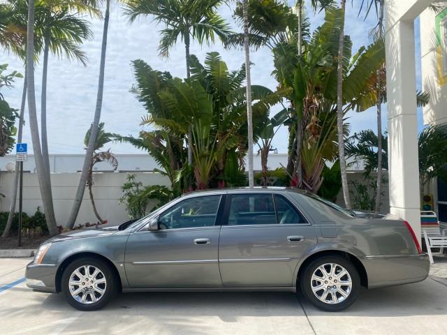 2008 Titanium ChromaFlair /Titanium Cadillac DTS LOW MILES 41,600 w/1SC (1G6KD57Y18U) with an Northstar 4.6L DOHC V8 Engine engine, Automatic transmission, located at 4701 North Dixie Hwy, Pompano Beach, FL, 33064, (954) 422-2889, 26.240938, -80.123474 - OUR WEBPAGE FLORIDACARS1.COM HAS OVER 100 PHOTOS AND FREE CARFAX LINK 2008 Cadillac DTS LOADED LEATHER NON SMOKER ORIGINAL PRICE $41,970 Sedan 4 DR 4.6L V8 F Gasoline 23 MPG Front Wheel Drive Features A/C Seat(s) ABS Brakes Air Conditioning Alloy Wheels AM/FM Stereo Automatic Transmission Blind Spot - Photo#30