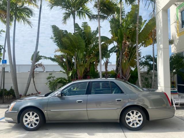 2008 Titanium ChromaFlair /Titanium Cadillac DTS LOW MILES 41,600 w/1SC (1G6KD57Y18U) with an Northstar 4.6L DOHC V8 Engine engine, Automatic transmission, located at 4701 North Dixie Hwy, Pompano Beach, FL, 33064, (954) 422-2889, 26.240938, -80.123474 - OUR WEBPAGE FLORIDACARS1.COM HAS OVER 100 PHOTOS AND FREE CARFAX LINK 2008 Cadillac DTS LOADED LEATHER NON SMOKER ORIGINAL PRICE $41,970 Sedan 4 DR 4.6L V8 F Gasoline 23 MPG Front Wheel Drive Features A/C Seat(s) ABS Brakes Air Conditioning Alloy Wheels AM/FM Stereo Automatic Transmission Blind Spot - Photo#31