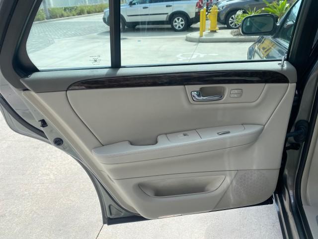 2008 Titanium ChromaFlair /Titanium Cadillac DTS LOW MILES 41,600 w/1SC (1G6KD57Y18U) with an Northstar 4.6L DOHC V8 Engine engine, Automatic transmission, located at 4701 North Dixie Hwy, Pompano Beach, FL, 33064, (954) 422-2889, 26.240938, -80.123474 - OUR WEBPAGE FLORIDACARS1.COM HAS OVER 100 PHOTOS AND FREE CARFAX LINK 2008 Cadillac DTS LOADED LEATHER NON SMOKER ORIGINAL PRICE $41,970 Sedan 4 DR 4.6L V8 F Gasoline 23 MPG Front Wheel Drive Features A/C Seat(s) ABS Brakes Air Conditioning Alloy Wheels AM/FM Stereo Automatic Transmission Blind Spot - Photo#74