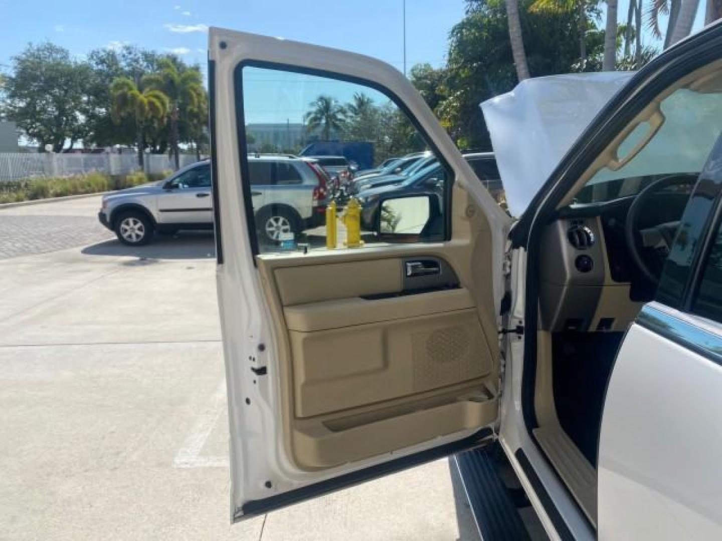 2017 Oxford White /Dune Ford Expedition EL Limited 4WD LOW MILES 75284 (1FMJK2AT3HE) with an 3.5L V6 Cylinder Engine engine, Automatic transmission, located at 4701 North Dixie Hwy, Pompano Beach, FL, 33064, (954) 422-2889, 26.240938, -80.123474 - OUR WEBPAGE FLORIDACARS1.COM HAS OVER 100 PHOTOS AND FREE CARFAX LINK 2017 Ford Expedition EL Limited 4WD 4 Door Wagon/Sport Utility 3.5L V6 F DOHC 24V Gasoline Rear Wheel Drive w/ 4X4 Features 20 Inch Plus Wheels 4WD/AWD A/C Seat(s) ABS Brakes Air Conditioning Alloy Wheels AM/FM Stereo Android Auto - Photo#9