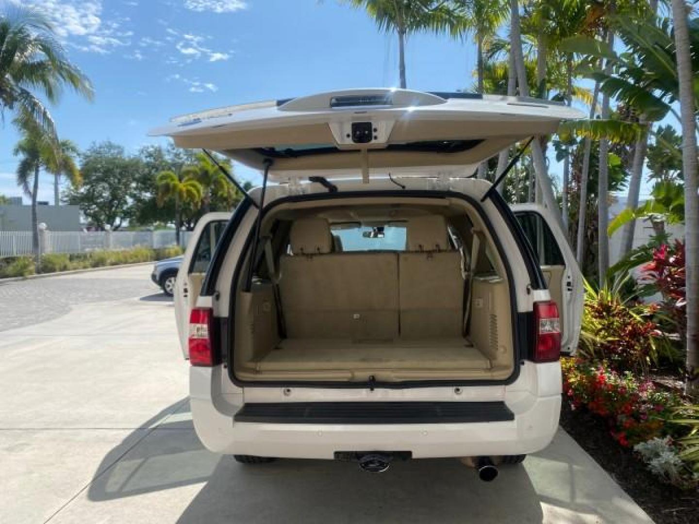 2017 Oxford White /Dune Ford Expedition EL Limited 4WD LOW MILES 75284 (1FMJK2AT3HE) with an 3.5L V6 Cylinder Engine engine, Automatic transmission, located at 4701 North Dixie Hwy, Pompano Beach, FL, 33064, (954) 422-2889, 26.240938, -80.123474 - OUR WEBPAGE FLORIDACARS1.COM HAS OVER 100 PHOTOS AND FREE CARFAX LINK 2017 Ford Expedition EL Limited 4WD 4 Door Wagon/Sport Utility 3.5L V6 F DOHC 24V Gasoline Rear Wheel Drive w/ 4X4 Features 20 Inch Plus Wheels 4WD/AWD A/C Seat(s) ABS Brakes Air Conditioning Alloy Wheels AM/FM Stereo Android Auto - Photo#15