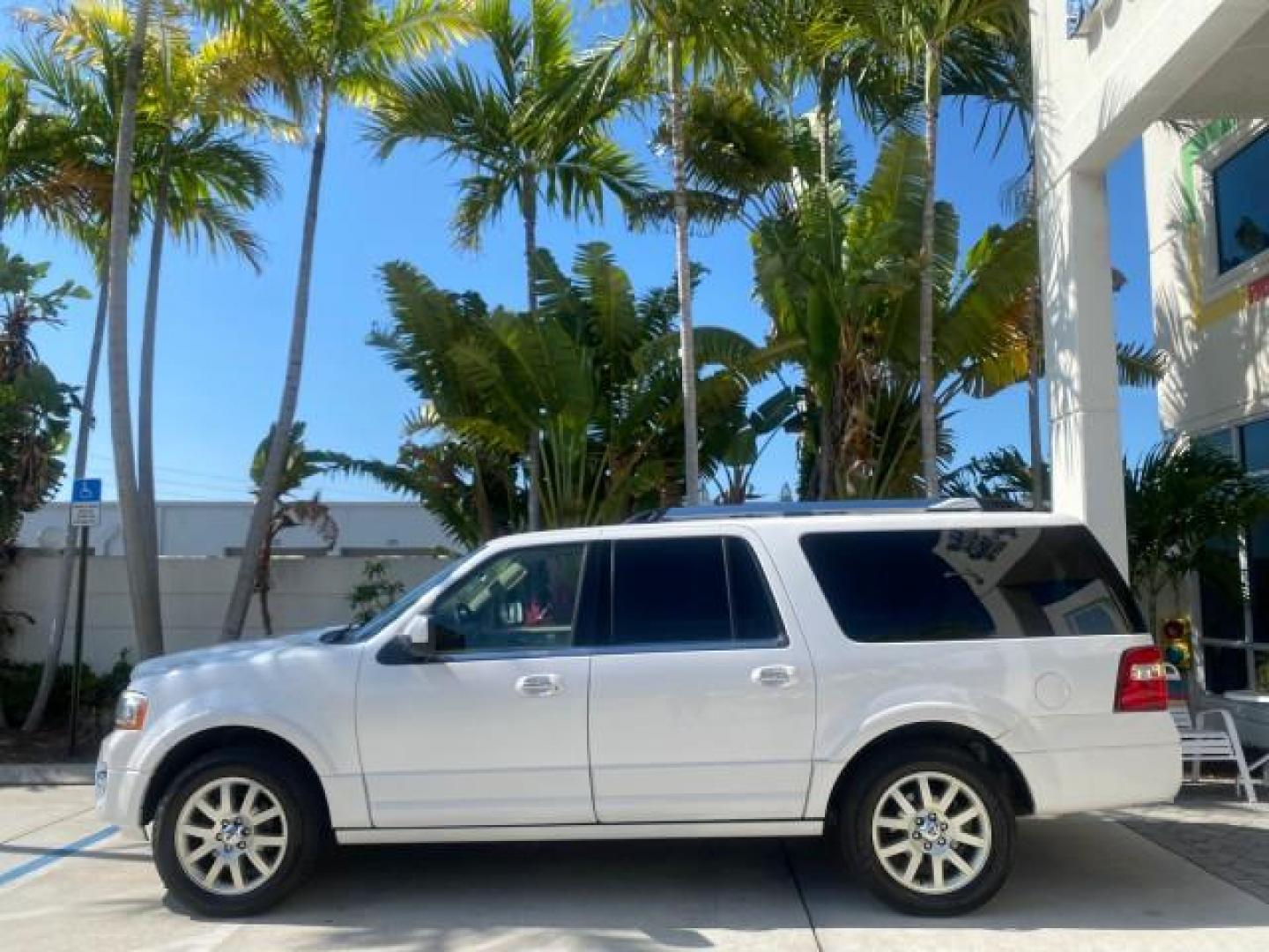 2017 Oxford White /Dune Ford Expedition EL Limited 4WD LOW MILES 75284 (1FMJK2AT3HE) with an 3.5L V6 Cylinder Engine engine, Automatic transmission, located at 4701 North Dixie Hwy, Pompano Beach, FL, 33064, (954) 422-2889, 26.240938, -80.123474 - OUR WEBPAGE FLORIDACARS1.COM HAS OVER 100 PHOTOS AND FREE CARFAX LINK 2017 Ford Expedition EL Limited 4WD 4 Door Wagon/Sport Utility 3.5L V6 F DOHC 24V Gasoline Rear Wheel Drive w/ 4X4 Features 20 Inch Plus Wheels 4WD/AWD A/C Seat(s) ABS Brakes Air Conditioning Alloy Wheels AM/FM Stereo Android Auto - Photo#30