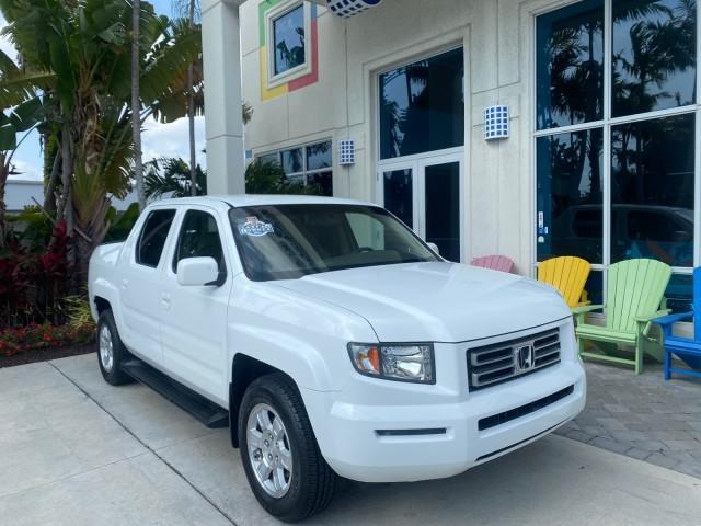 2008 Taffeta White /Beige Honda Ridgeline RTS 4WD LOW MILES 73,653 1 OWNER (2HJYK16428H) with an 3.5L SOHC MPFI 24-Valve VTEC V6 Engine engine, Automatic transmission, located at 4701 North Dixie Hwy, Pompano Beach, FL, 33064, (954) 422-2889, 26.240938, -80.123474 - OUR WEBPAGE FLORIDACARS1.COM HAS OVER 100 PHOTOS AND FREE CARFAX LINK 2008 Honda Ridgeline RTS 1 OWNER Crew Pickup 3.5L V6 F SOHC 24V Gasoline 21 MPG Front Wheel Drive w/ 4X4 Features 4WD/AWD ABS Brakes Air Conditioning Alloy Wheels AM/FM Stereo Automatic Transmission CD Audio Cloth Seats Cruise Con - Photo#1